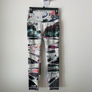 Lululemon 3/4 High Waisted Workout Pants | Size 8